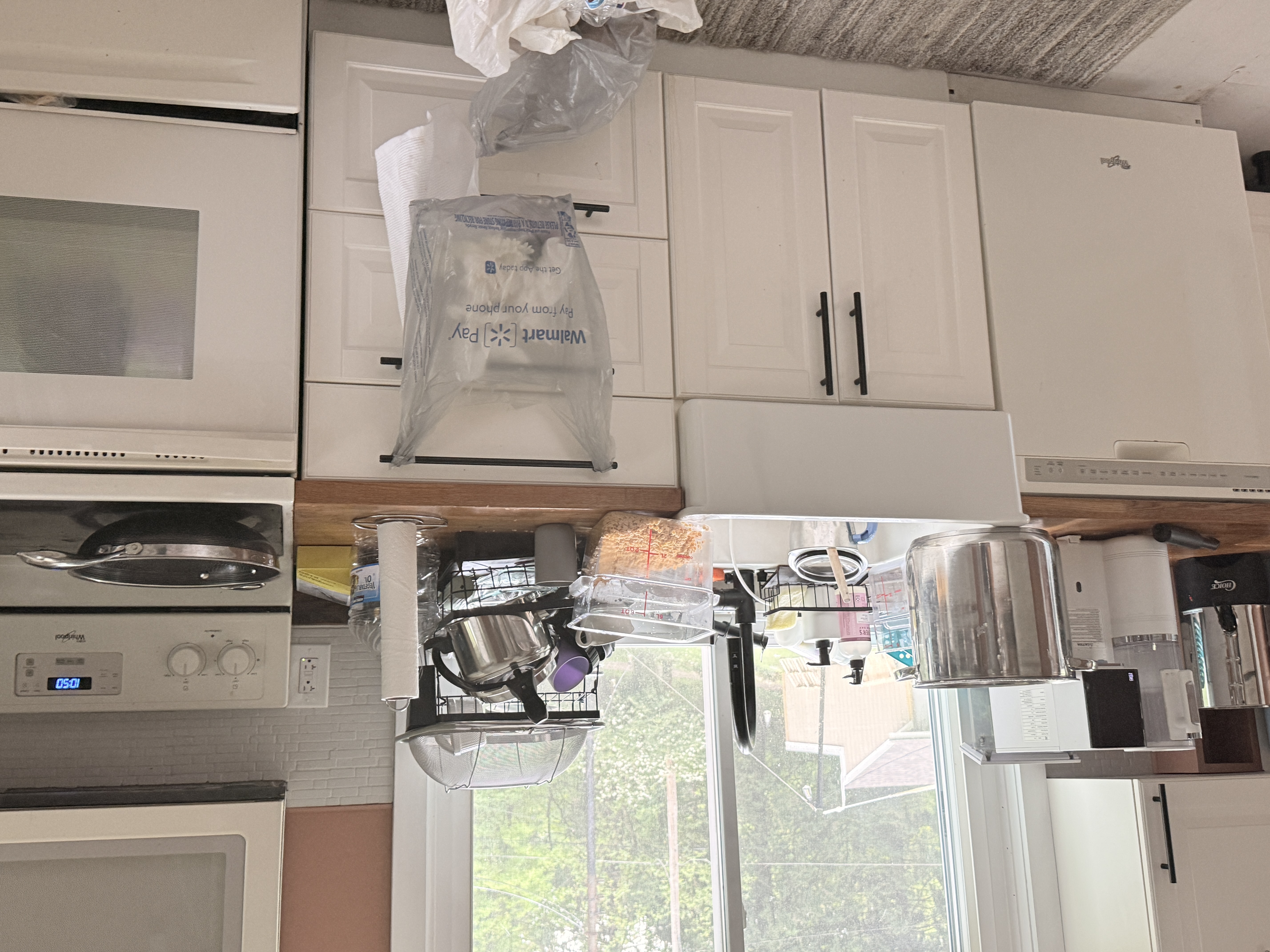 Kitchen before cleaning